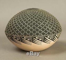 ACOMA NEW MEXICO PUEBLO SEED JAR By Terrance M Chino Sr -NATIVE AMERICAN POTTERY