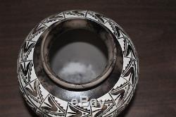AUTHENTIC NATIVE AMERICAN HORSE HAIR ETCHED POTTERY By EVERSON WHITEGOAT-NAVAJO