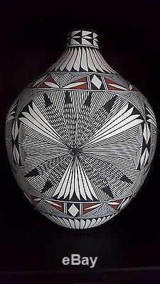 Acoma Corinne Chino Hand Coiled Collector Large Fine Line Olla Pot MINT