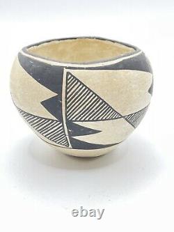 Acoma New Mexico Native American Pottery Vase Black And White Vintage Signed