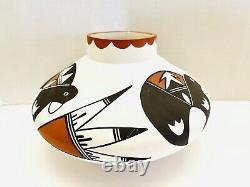 Acoma Pueblo Handmade Native American Teepee Bird 6x9 Pottery by T. Garcia N. M