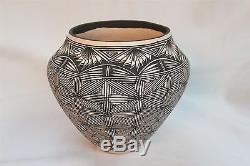 Acoma Pueblo Lona K Chino 1970s Fine Line Feather Flowers Geometric Pottery Vase