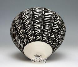 Acoma Pueblo Native American Pottery Black & White Olla Katherine Victorino