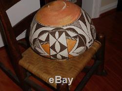 American Indian Pottery large Acoma olla Jar lovely with nice patina