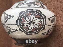 Antique 1900s Historic Zuni Pueblo Native american Pottery Olla