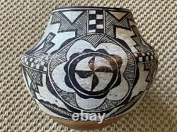 Antique Acoma Native American Pueblo Pottery Olla Polychrome with Zuni Influence