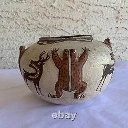 Antique Historical Zuni Native American Pottery HEARTLINE DEER FROG Effigy Pot