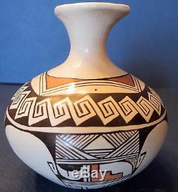Beautiful Hopi Vase By Sylvia Naha, Featherwoman