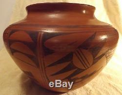 Beautiful Vintage Native American Indian Decorative Pottery Black-on-Red 10 dia