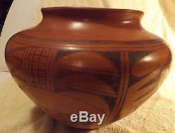 Beautiful Vintage Native American Indian Decorative Pottery Black-on-Red 10 dia