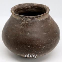 C. 1900 Antique Small Native American Indian Brown Pottery Jar / Pot