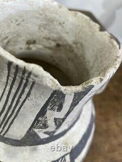 Circa 1000AD Chaco Canyon Anasazi Black & White Pottery Jug Hand Painted