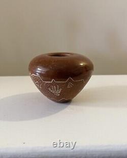 Dusty Naranjo Native American Santa Fe Stone Polished Sgraffito Pottery Vase