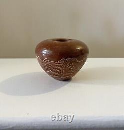 Dusty Naranjo Native American Santa Fe Stone Polished Sgraffito Pottery Vase