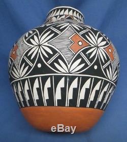 Edwin & Minerva (E & M) Sarracino Acoma Sky City Native American Indian Pottery