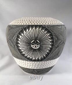 Exquisite Native American Indian Acoma Pottery Large Vase Signed Kim Vallo