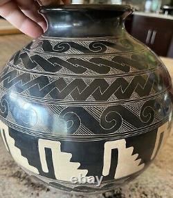 Fine 10x9 Native American Oaxaca Glazed & Incised Black & White Clay Vessel