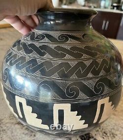 Fine 10x9 Native American Oaxaca Glazed & Incised Black & White Clay Vessel
