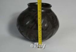Fine Mata Ortiz Blackware pottery vase native american south west