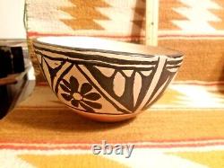 Fine Rare 8.5 Santo Domingo Native American Pottery Bowl Miguelita Aguila