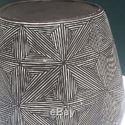 HUGE 1969 pottery vase LUCY M. LEWIS Acoma Pueblo/Native-American 9.75 x 9.25 in
