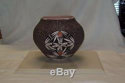Hand Made Native American Acoma Pottery Signed Beverly Garica Outstanding Piece