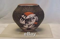 Hand Made Native American Acoma Pottery Signed Beverly Garica Outstanding Piece