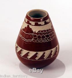 Hopi Indian Incised Pottery Jar by Thomas Polacca Nampeyo (1935-2003)