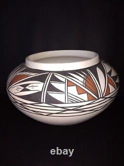 Hopi Native American Pottery Seed Pot Signed Na-Veen