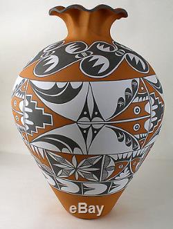 Jemez Pottery, ARTIST OF THE YEAR 2002 and 2010 Mary Small, Native American