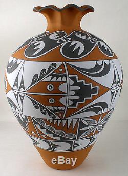 Jemez Pottery, ARTIST OF THE YEAR 2002 and 2010 Mary Small, Native American
