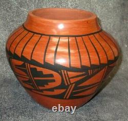 Jemez Pueblo Native American Pottery Pot by Donald Chinana (1963-2012)