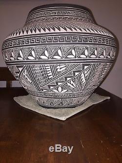 LARGE 46 inch Acoma Pottery Hand Etched Native American Pueblo By RN Sanchez