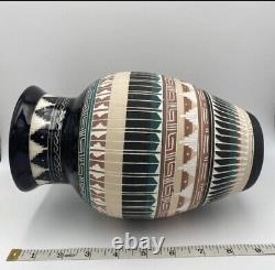 LN NAVAJO Etch Pot VASE Signed S. S. Indian Native American Clay Rare Green Black