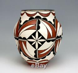 Laguna Pueblo Native American Indian Pottery Jar #1 Wendell Kowemy