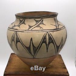 Large Antique Santo Domingo Pueblo Pot Jar H8.25xD9 Native American Pottery