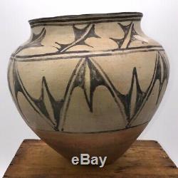 Large Antique Santo Domingo Pueblo Pot Jar H8.25xD9 Native American Pottery