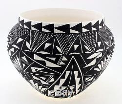 Large Native American Acoma Pueblo Vase By Lilly Concho