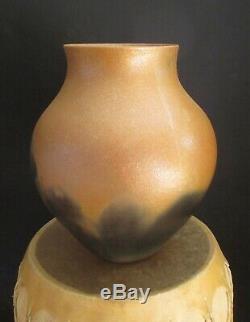 Large Santa Clara Pueblo Micaceous Pottery Olla by Native American Lee Moquino