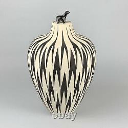 Leslie Thompson Black & White Carved Studio Pottery Lidded Jar Zuni Bear Fetish