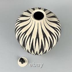 Leslie Thompson Black & White Carved Studio Pottery Lidded Jar Zuni Bear Fetish