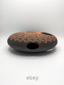 Lorianne & Cyrus Concho Signed Native American Pottery Vase Pot Lizard 11x11