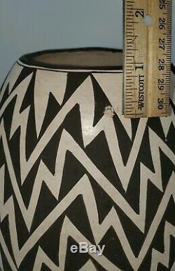 Lucy M. Lewis Acoma Pueblo Native American Indian Pottery Pot Signed & Dated'76