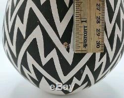 Lucy M. Lewis Acoma Pueblo Native American Indian Pottery Pot Signed & Dated'76