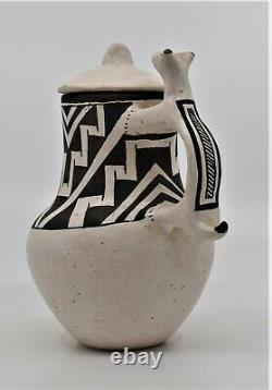 Marie Z. Chino Native American Pottery Vessel Bear Handle Acoma New Mexico