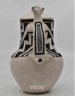 Marie Z. Chino Native American Pottery Vessel Bear Handle Acoma New Mexico