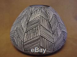Native American Acoma Fine Line Pot Hand Painted by ML! Fine Line PT4165