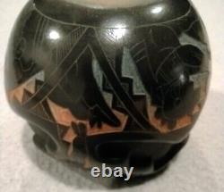 Native American Acoma Hopi, Etched Black Pottery Seedpot Ergil Vallo Dalawepi