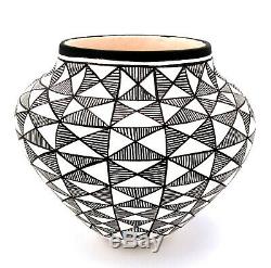 Native American Acoma Olla with Fine Line Pattern by Beverly Garcia