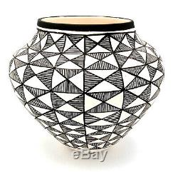 Native American Acoma Olla with Fine Line Pattern by Beverly Garcia